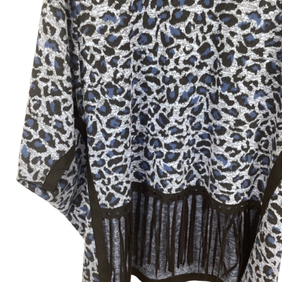 Tyler Boe Blue‎ Gray Black Fergie Ponch Fringe Size XS/S Soft Sweater Pullover - Picture 3 of 10